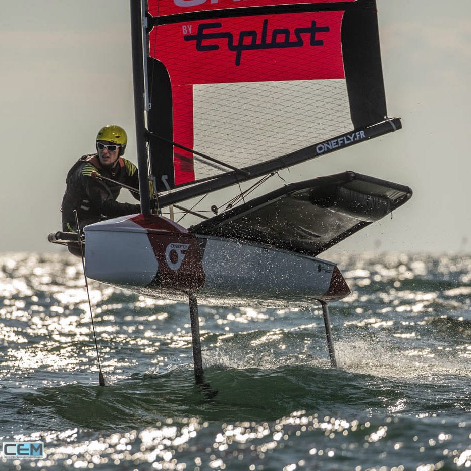 Singlehanded sailing dinghy ONEFLY ERPLAST foiling / regatta