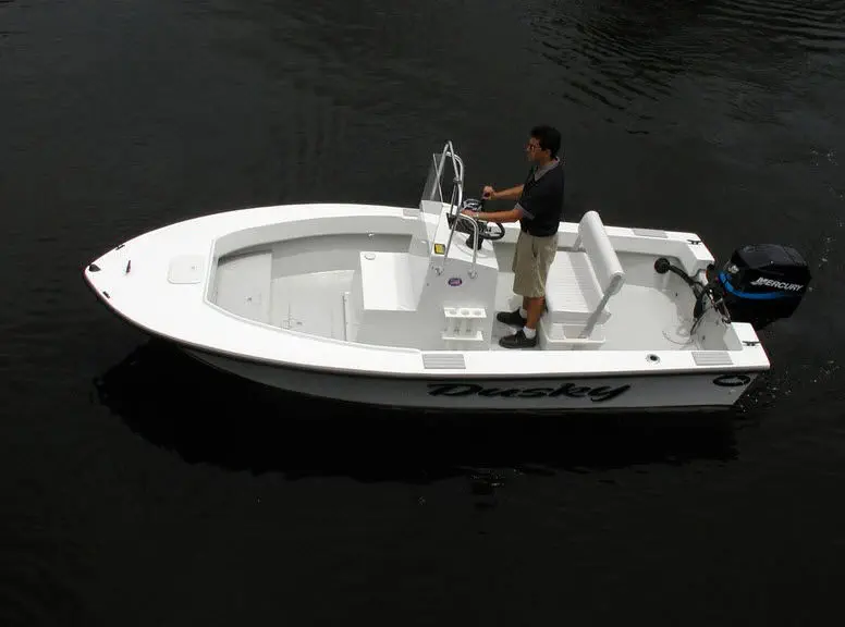 Outboard center console boat - 17 - Dusky Marine - sport-fishing
