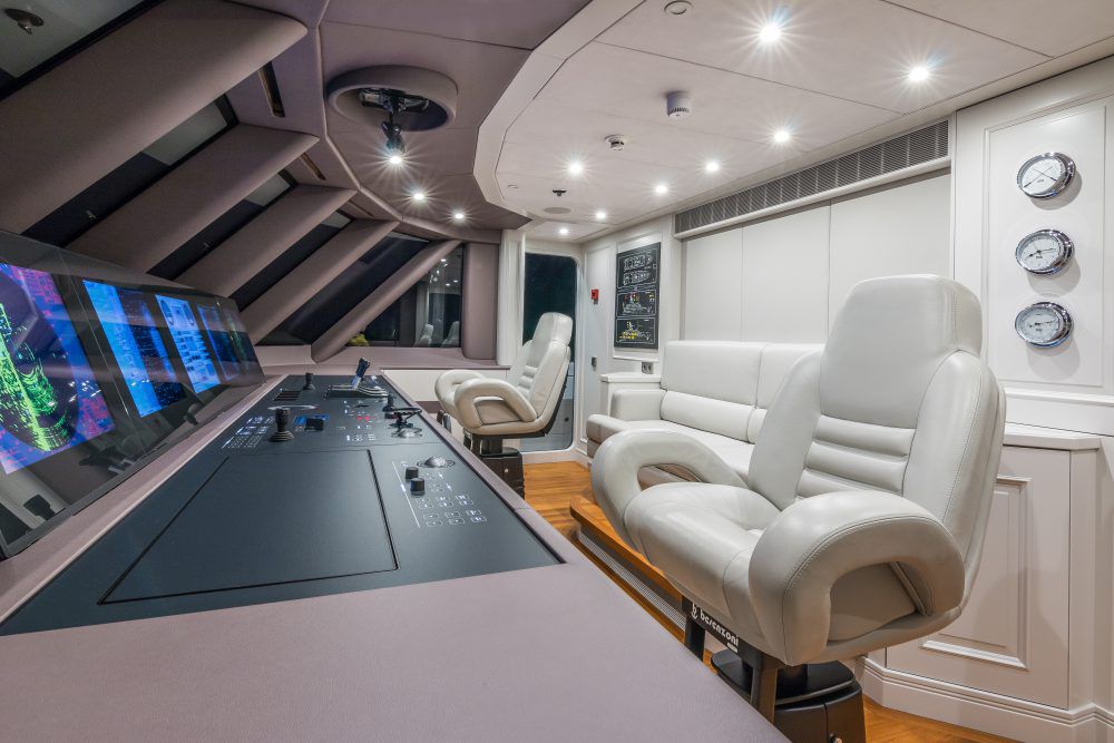 Yacht control panel Foil Radio Zeeland DMP thruster / engine