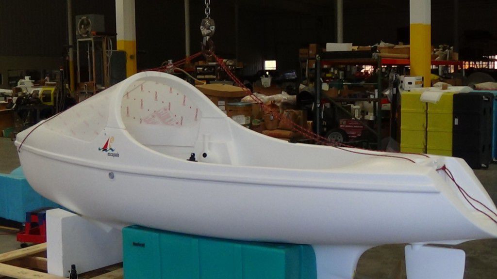 3person pedal boat ESCAPADE LOW WINDSHIELD Nauticraft Corporation