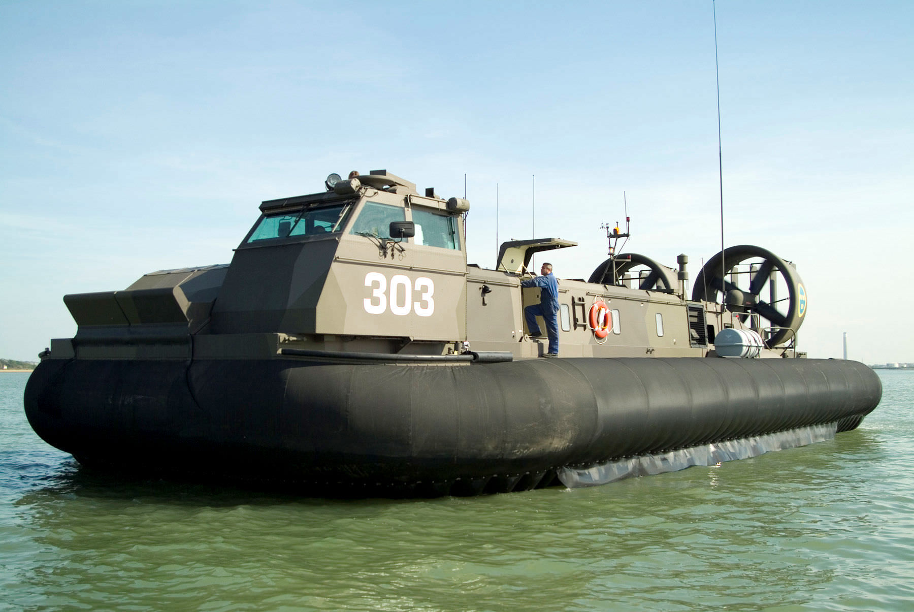 Military hovercraft - 8100 TD - Griffon Hoverwork