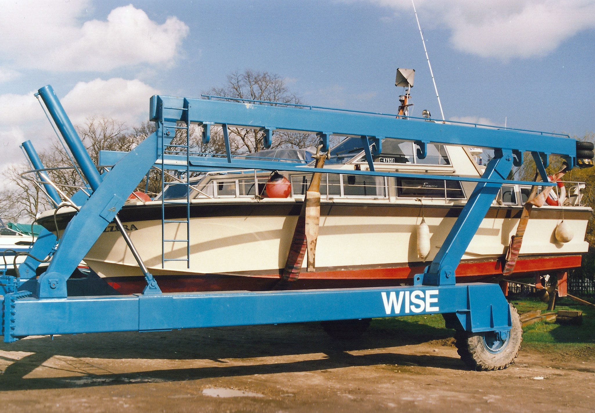 Launching trailer Wise Boat Hoists handling / shipyard