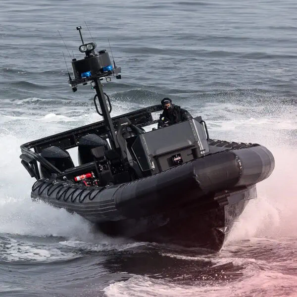 Inboard professional boat - ZH 749 IO - Zodiac Milpro