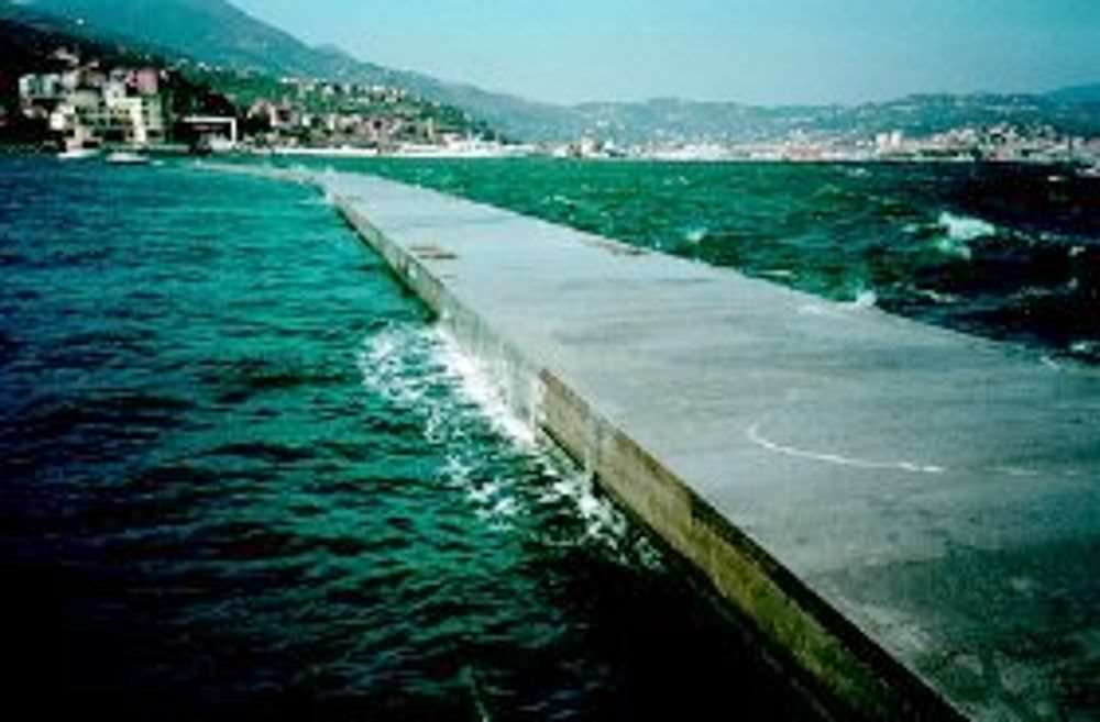 Floating breakwater F/CA Ingemar reinforced concrete