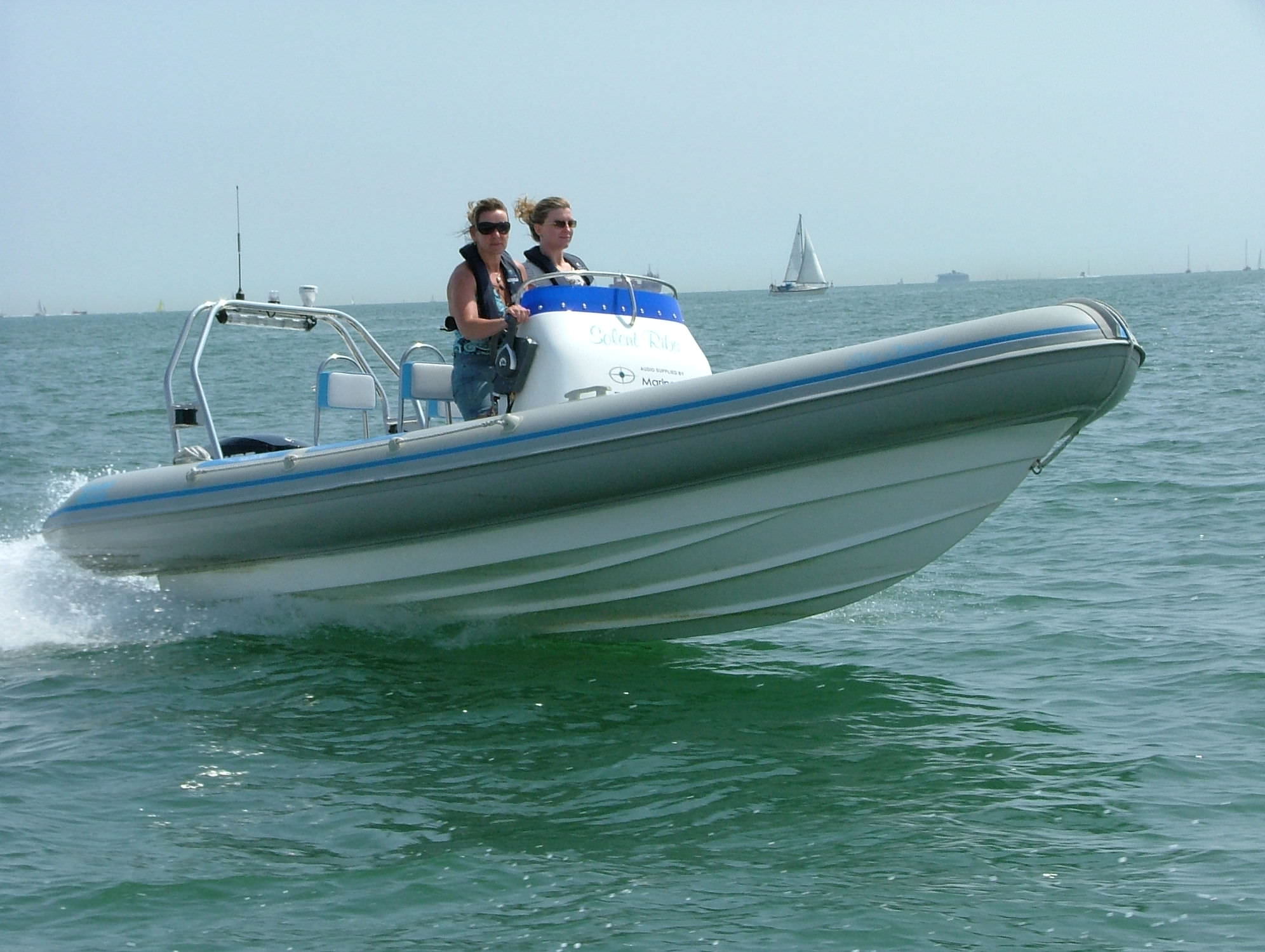 Outboard inflatable boat RIB 585 Solent Ribs rigid / with jockey