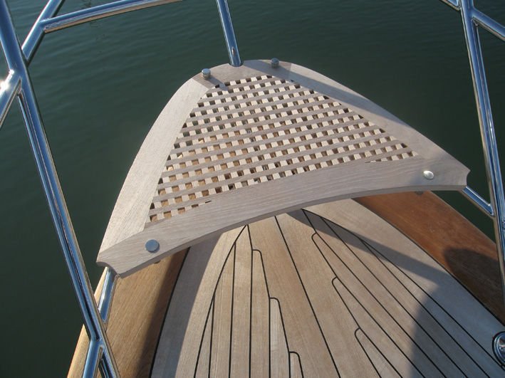 Teak grating per pruaccini Valdenassi bow