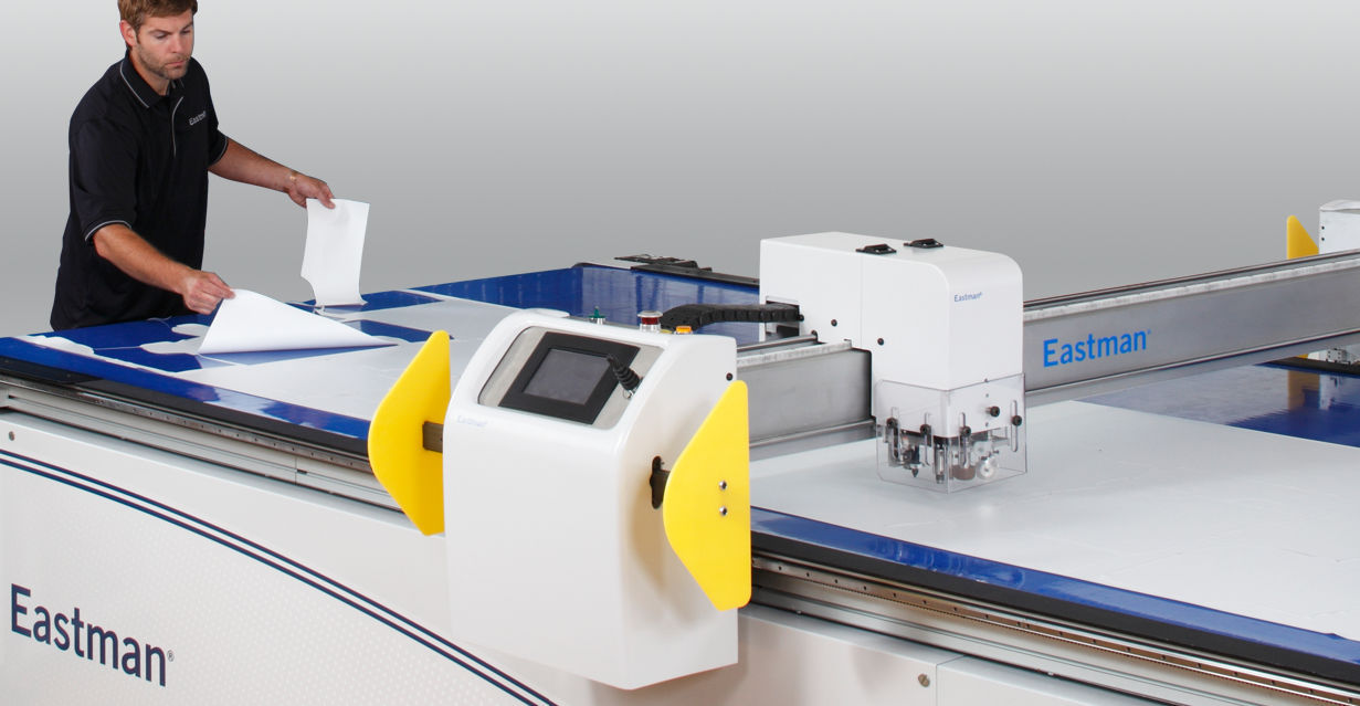 CNC cutting table C125 Eastman conveyor / for plastics / for fabric