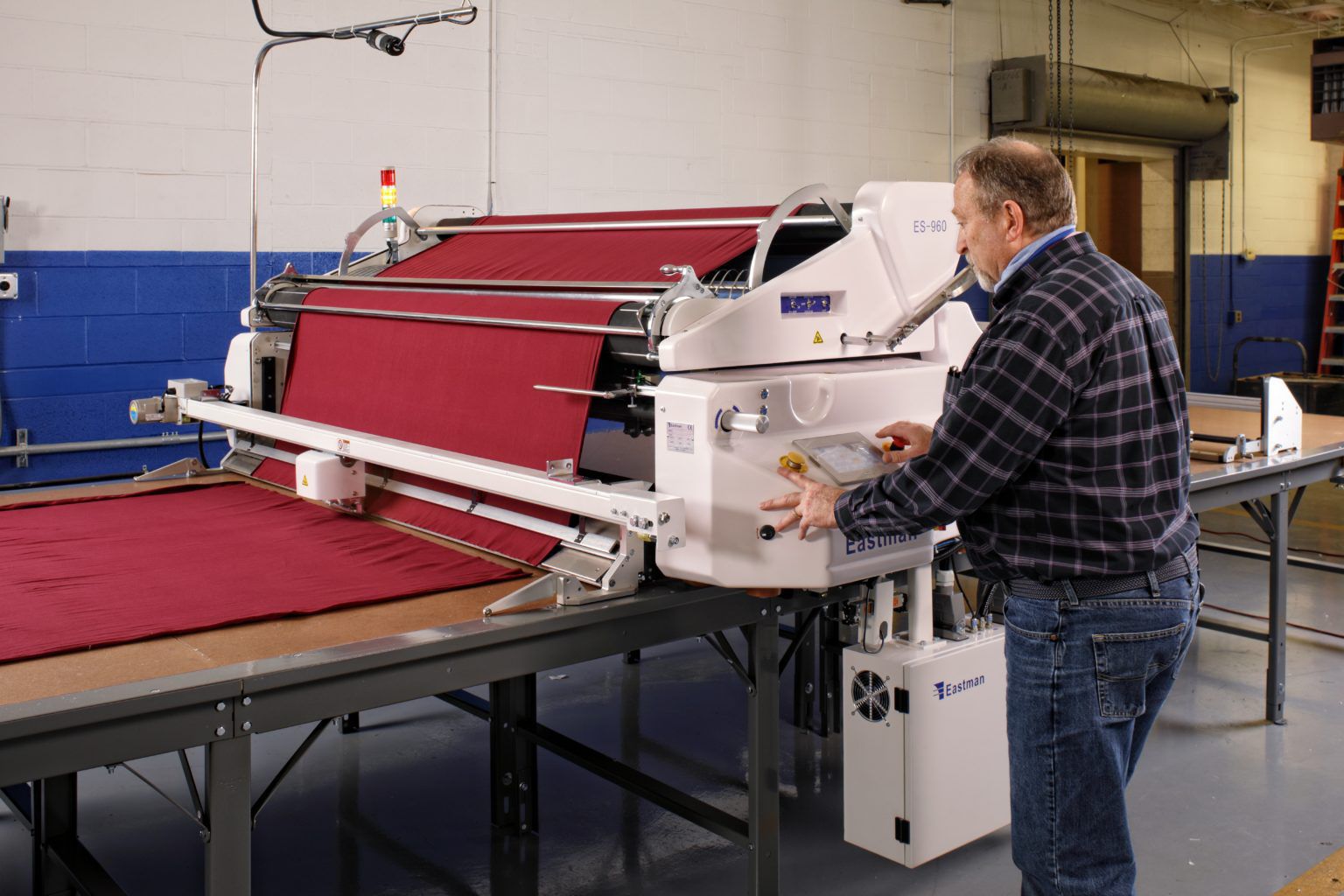 Spreading machine ES960 series Eastman Machine Company