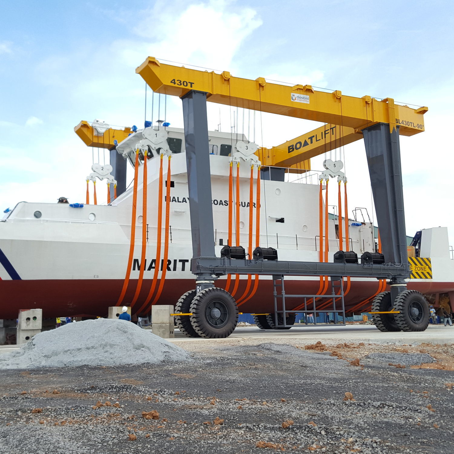 Remotely controlled travel lift BL430TL90°RC BOAT LIFT for heavy