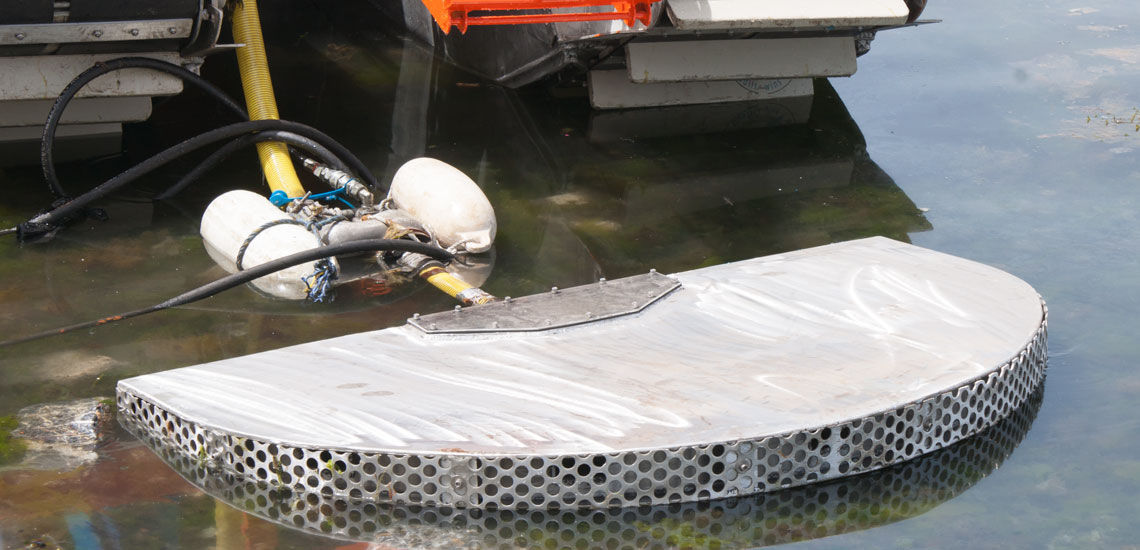 Weir oil skimmer MAVI WEIR series Mavi Deniz vacuum / sheltered