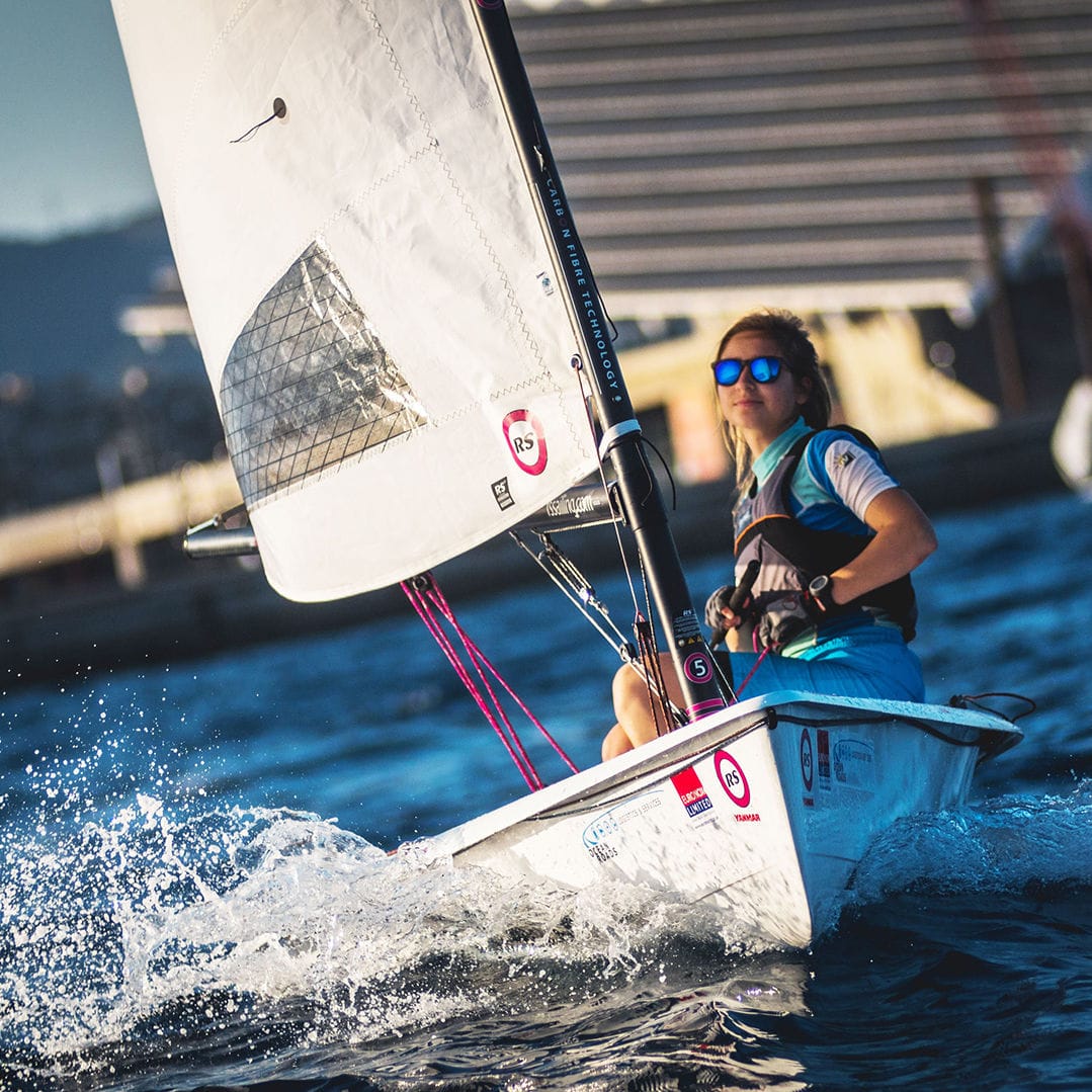 Singlehanded sailing dinghy AERO RS Sailing skiff / regatta