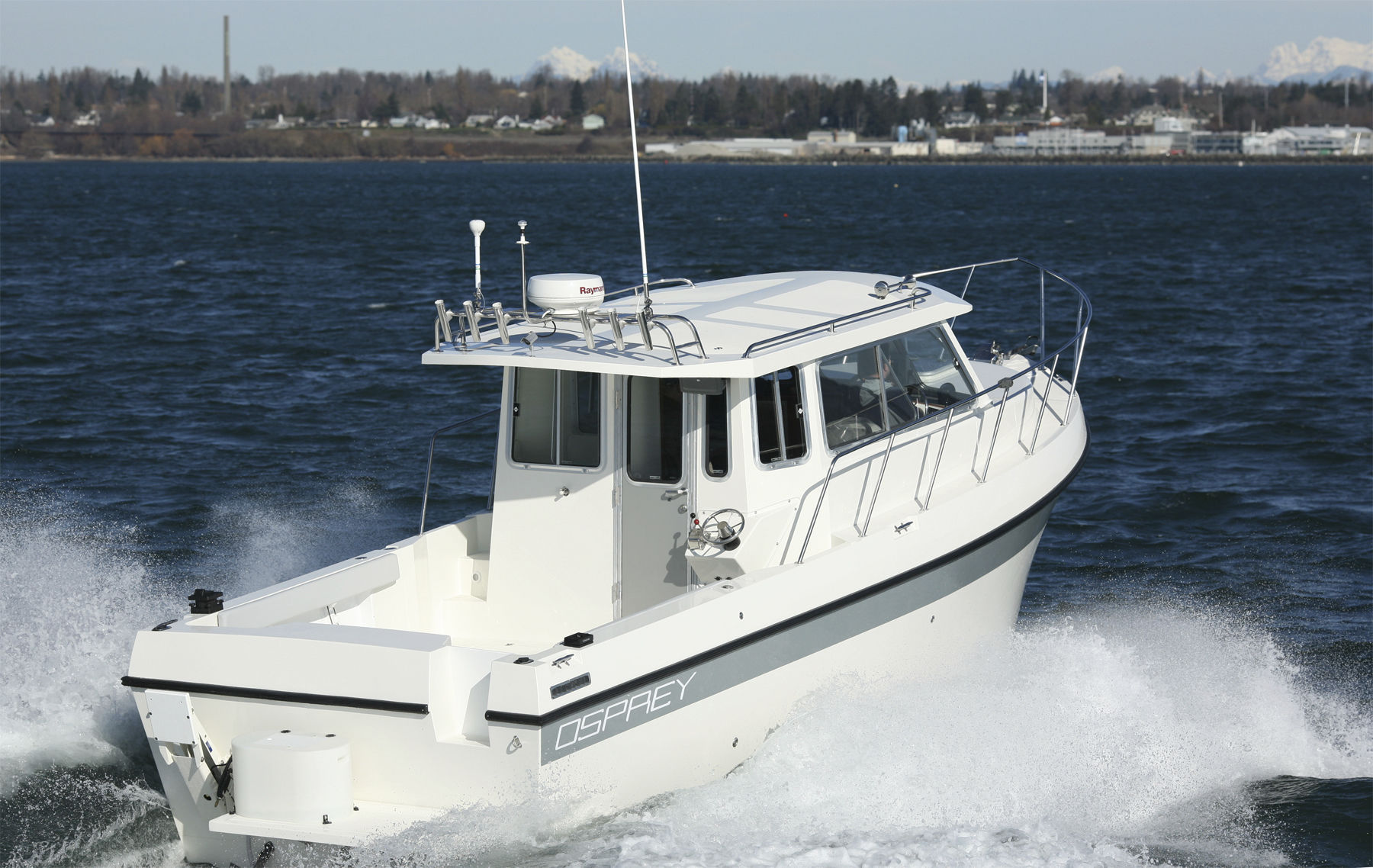 Outboard walkaround - 28 LONG CABIN - Osprey Pilothouse ...