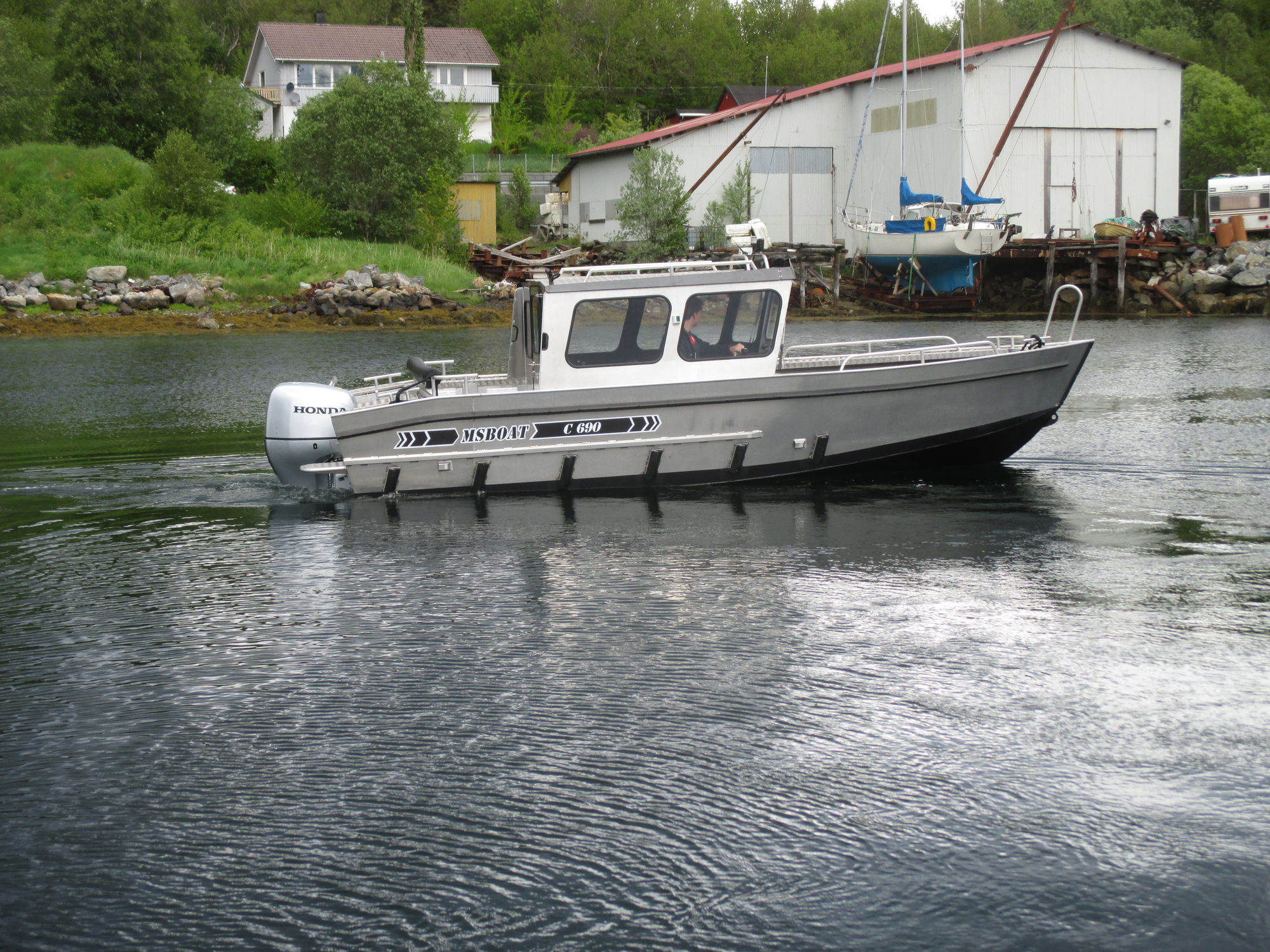 Utility boat professional boat C 690 MS Boat inboard / aluminum