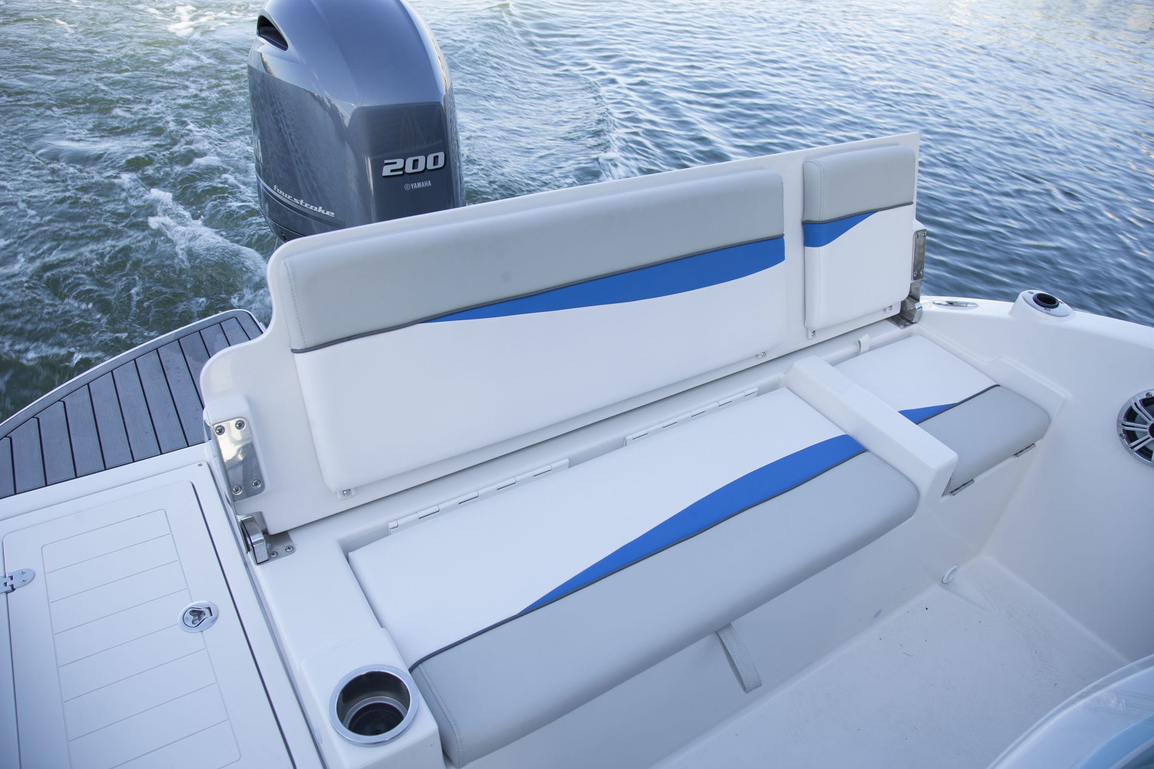 Outboard deck boat 211 MDX OB Starcraft sportfishing / 12person