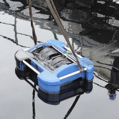 leaf skimmer with wheels and brushes