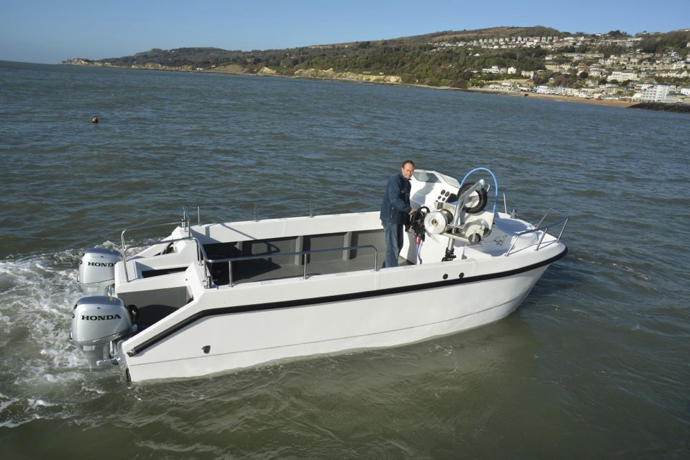 Center console catamaran Cheetah Marine outboard / twinengine
