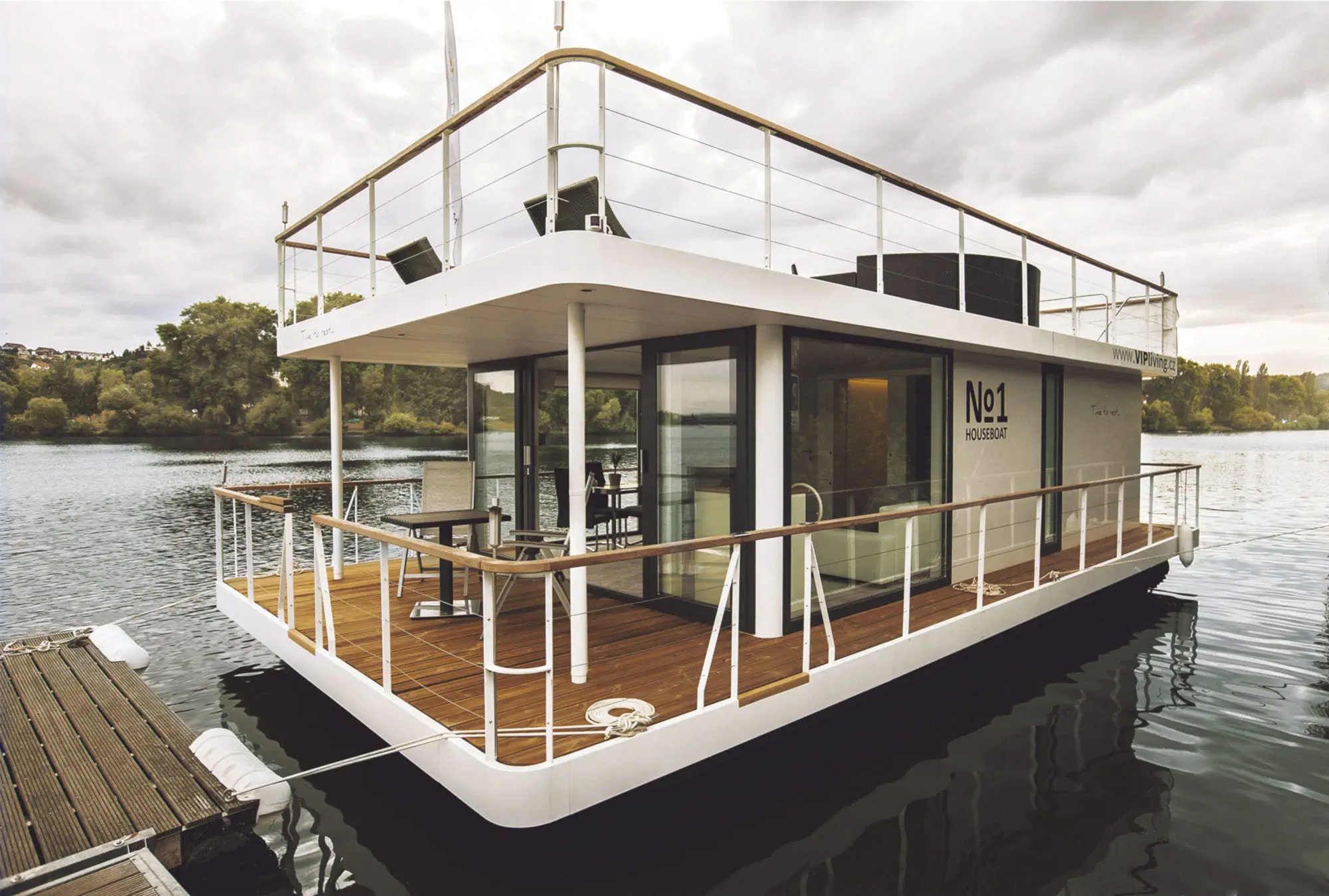 Outboard houseboat - No1 Living 40' - HOUSEBOAT s.r.o.
