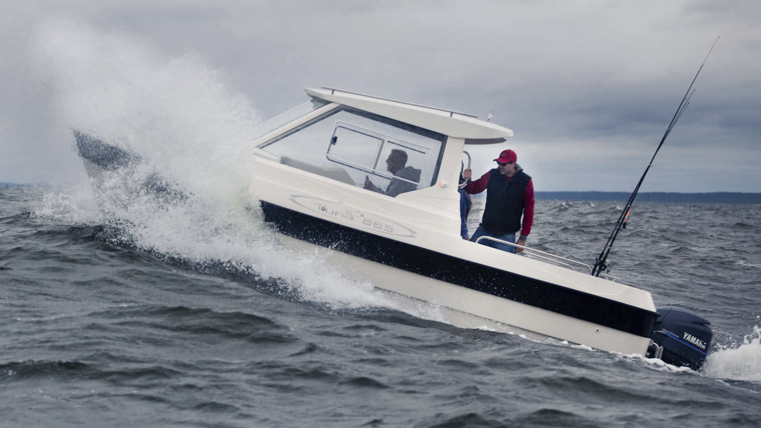 Outboard cabin cruiser Tuna 665 PilotHouse Admiral Boats S.A