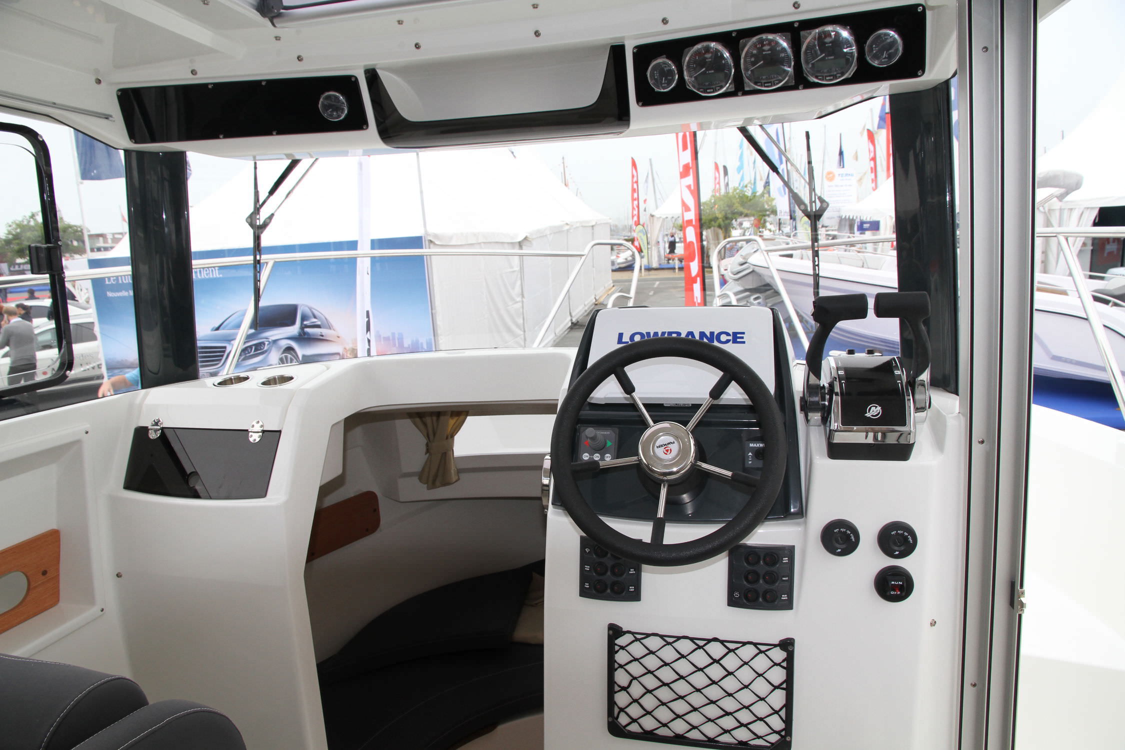 Outboard cruising fishing boat 800 PILOTHOUSE Parker Poland twin