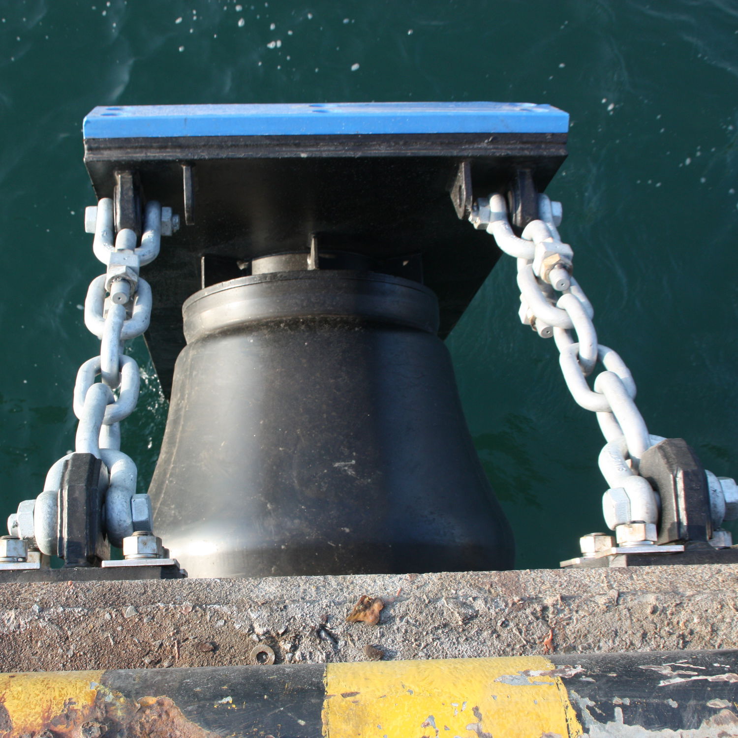 Harbor fender YCN Series YMI Corporation for terminals / pier / panel