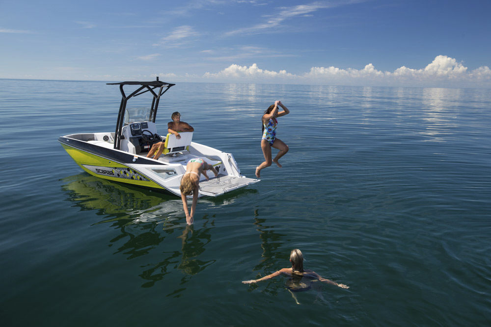 Inboard center console boat 195 ID Scarab/Rec Boat Holdings