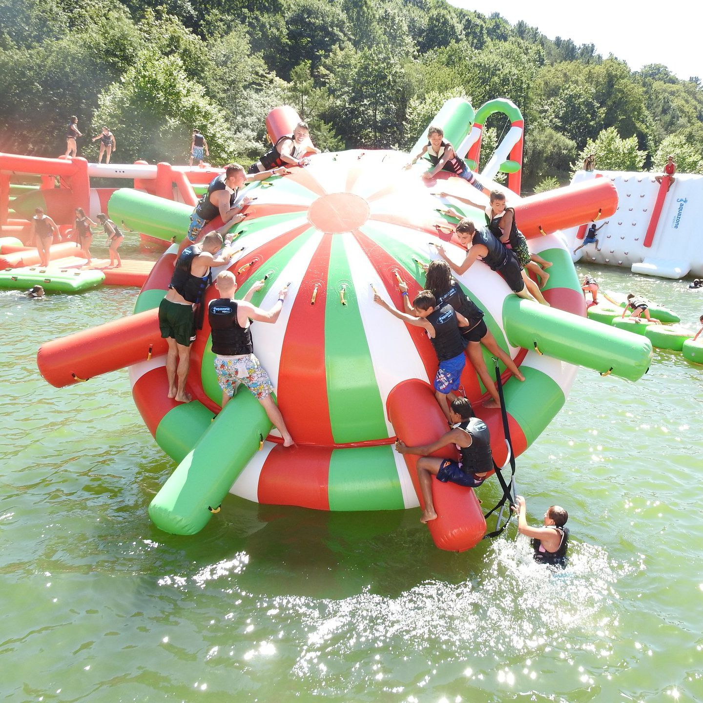Spinner water toy AQUAZONE parc aquatique inflatable / floating
