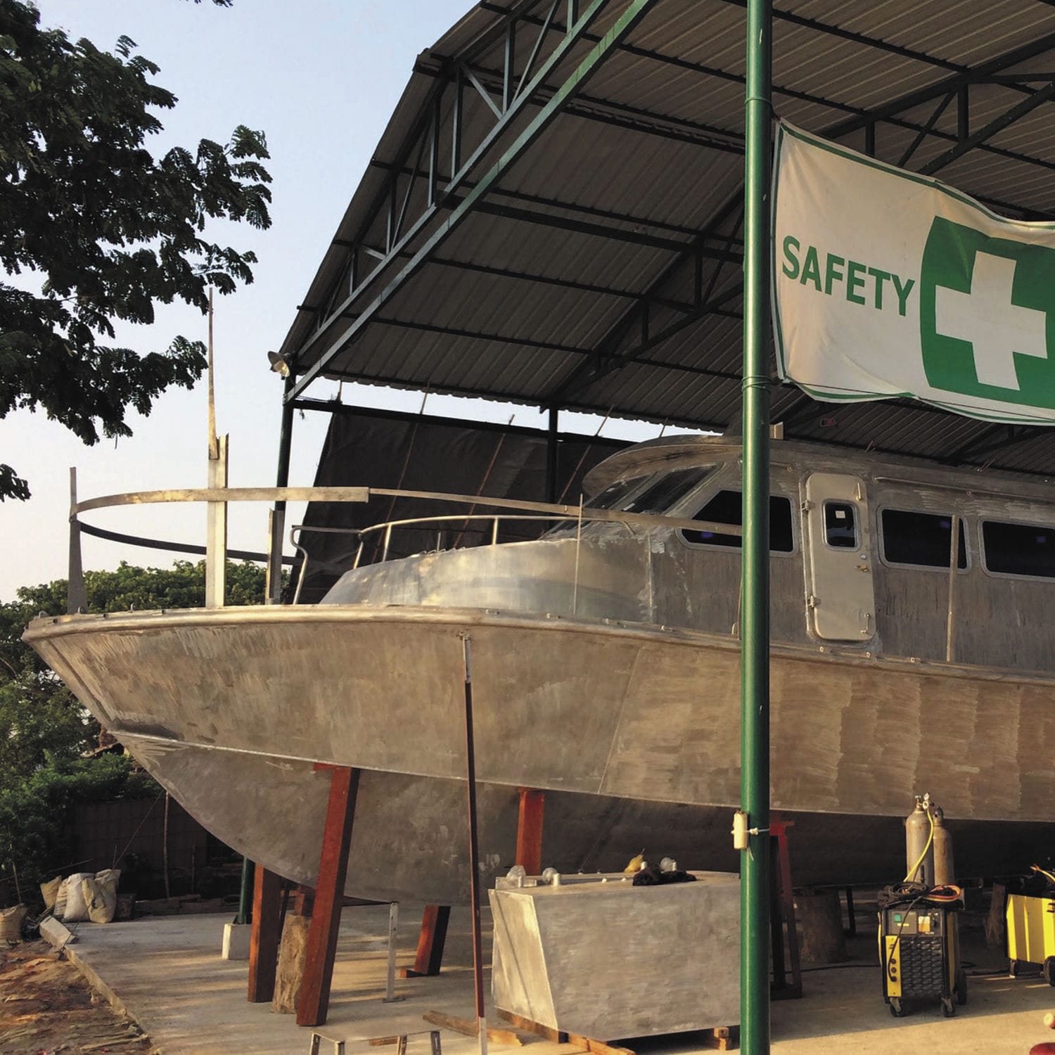 Crew boat professional boat AQUARIUS EXPRESS 6 Dundee Marine