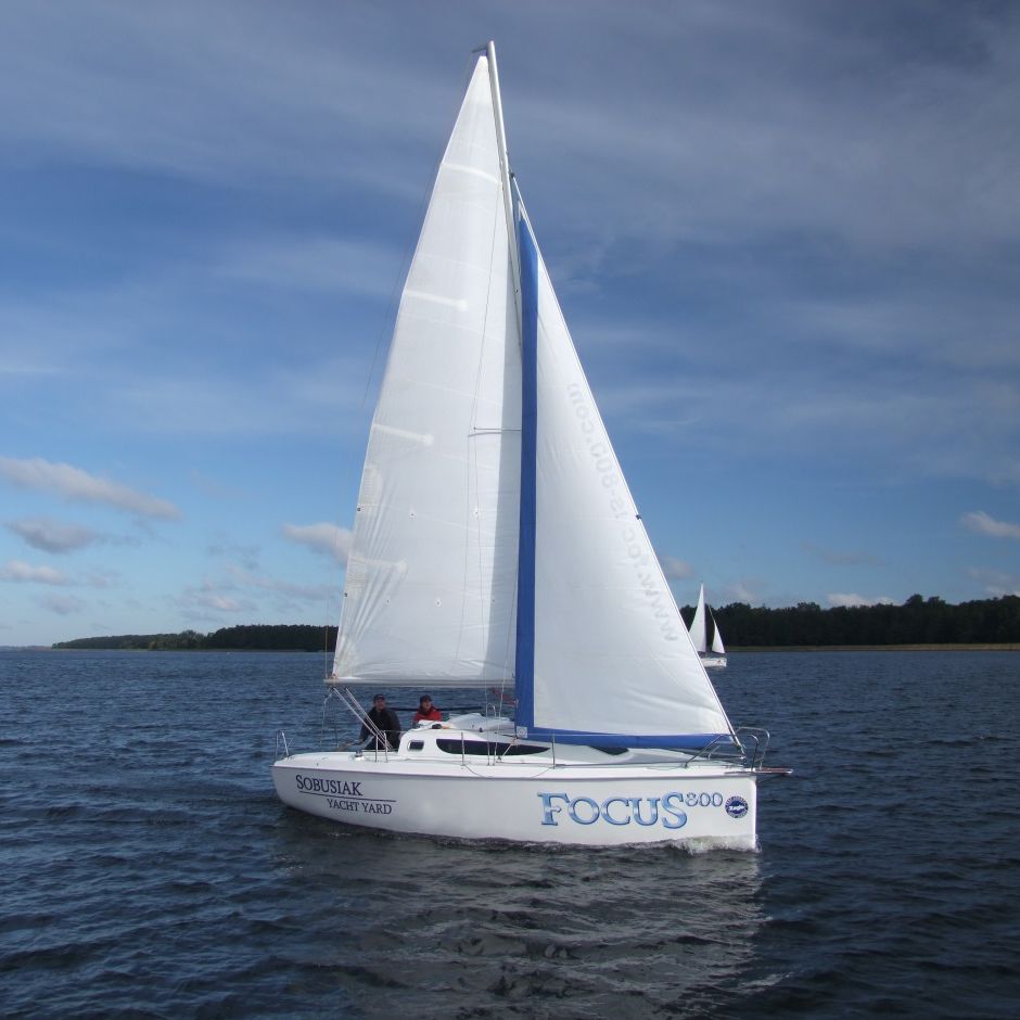 focus 800 sailboat