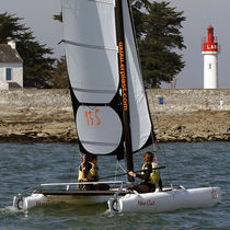 catamaran sailing trapeze