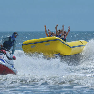 7-person max. towed banana buoy