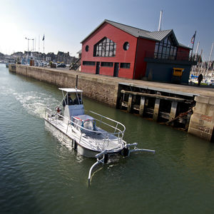 oil spill recovery boat
