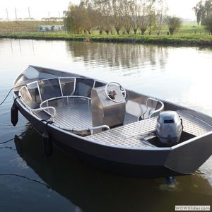 outboard center console boat