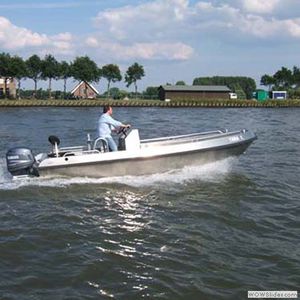 outboard center console boat