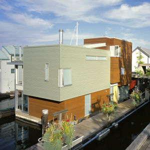 floating house