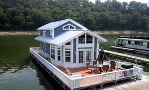 inboard houseboat