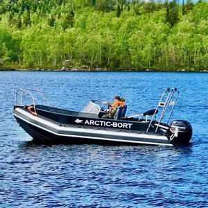 outboard day fishing boat