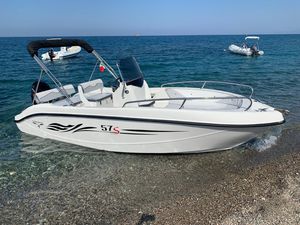 outboard center console boat