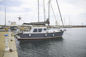 cruising sailing yacht