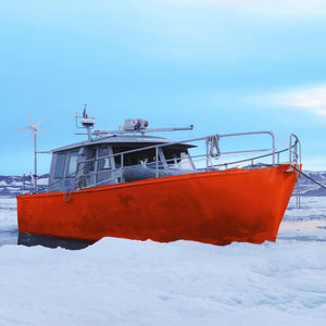 cruising motor yacht