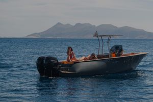 outboard center console boat