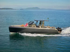 outboard express cruiser