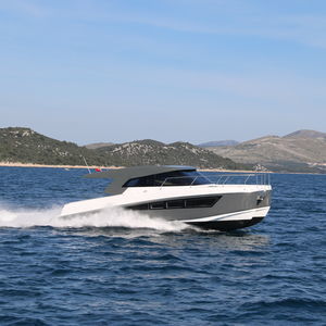 catamaran express cruiser