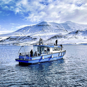 research and survey boat