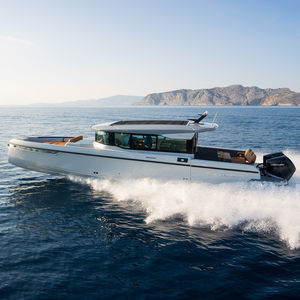 outboard express cruiser