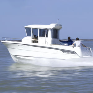 inboard center console boat