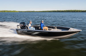 outboard bay boat
