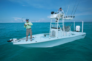 outboard bay boat