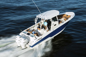 outboard center console boat / twin-engine / center console / open
