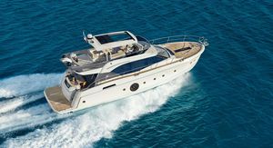 cruising motor yacht / flybridge / IPS / 3-cabin