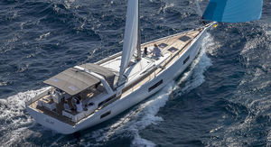 cruising sailing yacht